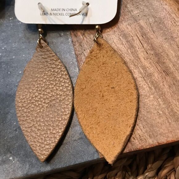 Tan Leather with Gold Colored Hook‎ - Picture 4 of 5